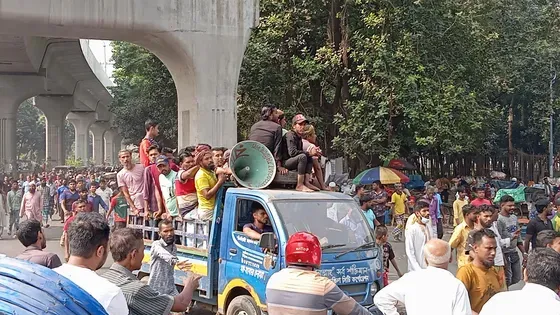 প্রেস ক্লাবে হাজারো ব্যাটারিচালিত রিকশাচালক, যান চলাচল বন্ধ