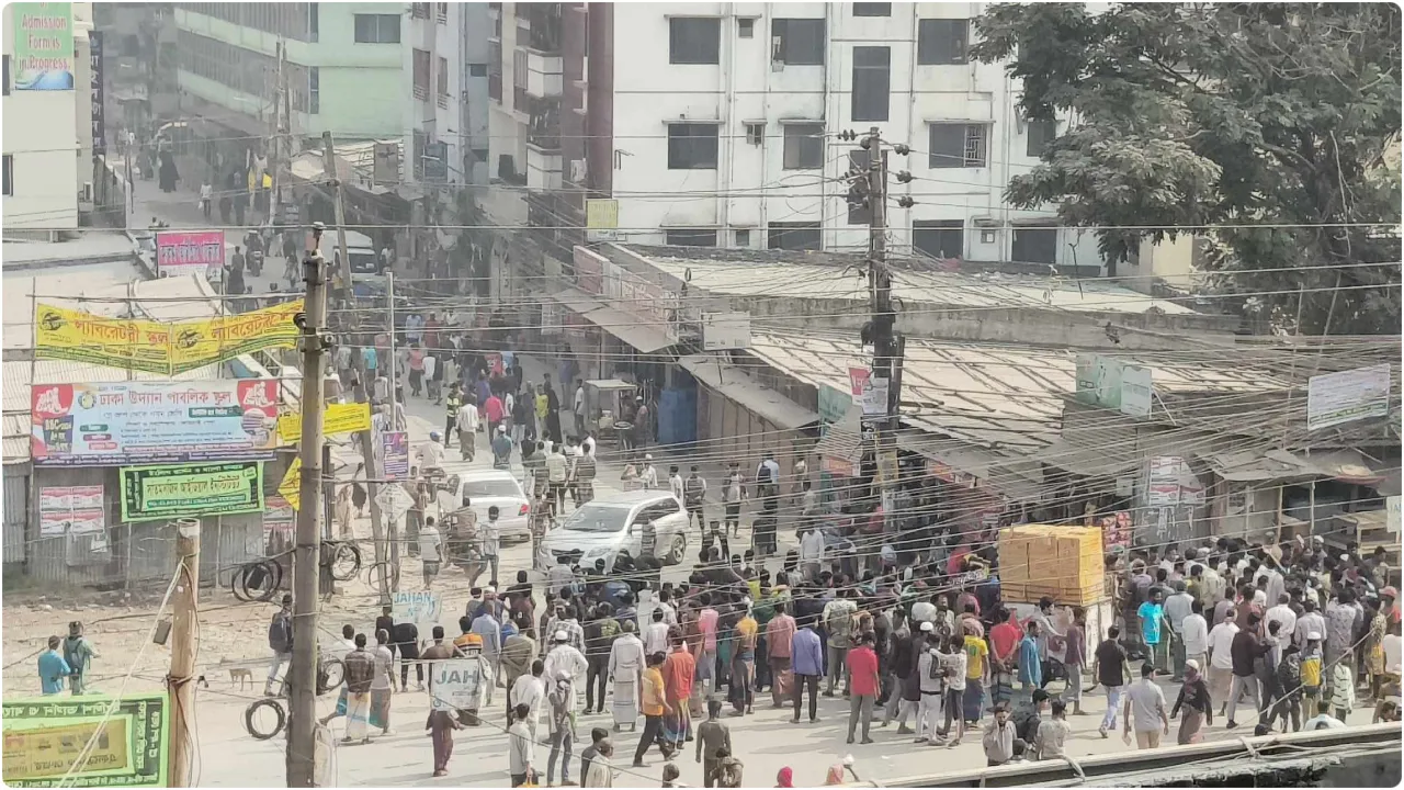 মোহাম্মদপুরে অটোরিকশা চালকদের সড়ক অবরোধ