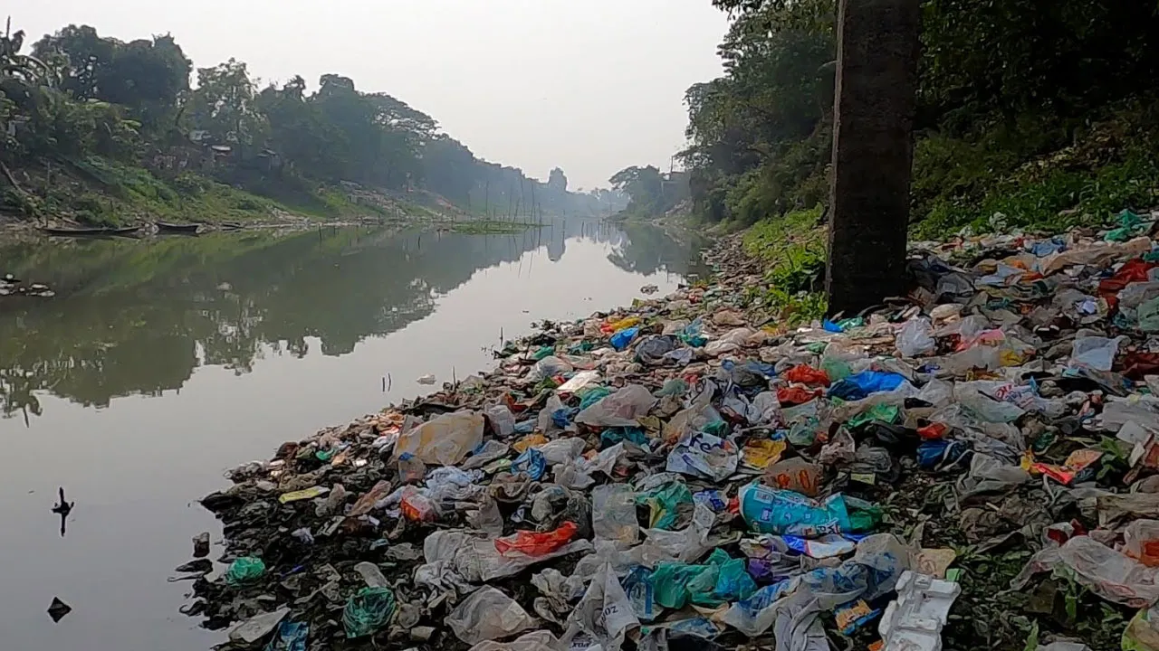 অবহেলা ও অসচেতনতায় মগড়া নদী যেন ময়লার ভাগার