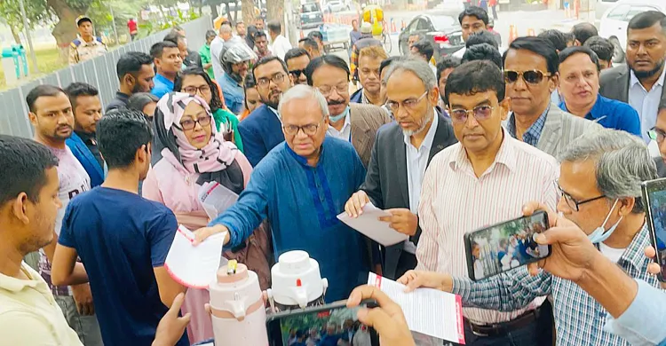 লুটের টাকা ভাগাভাগি করতে নিজেরা নিজেদের হত্যা করছে: রিজভী