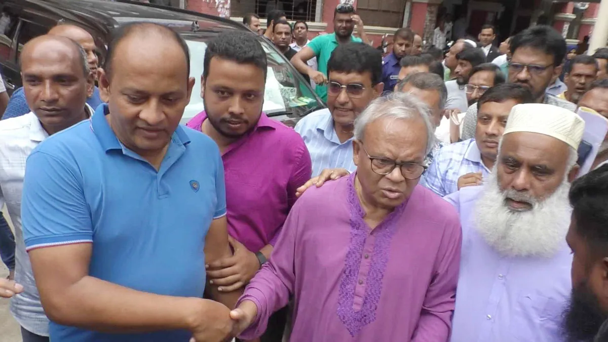 গায়েবি মামলা দিয়ে ক্ষমতা ধরে রাখার চেষ্টা করছে সরকার : রিজভী