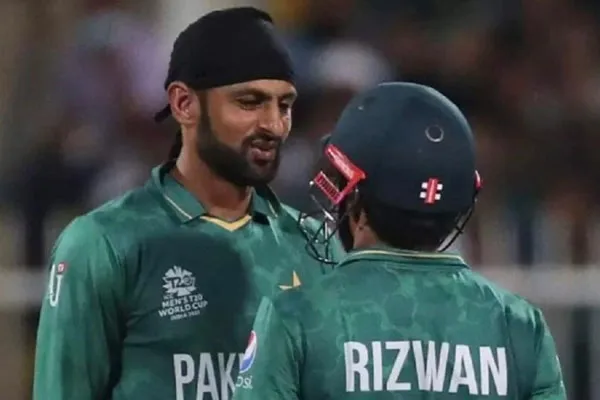 শঙ্কা কাটিয়ে সেমিফাইনালে খেলবেন রিজওয়ান-শোয়েব