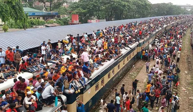 ট্রেনের ছাদে যাত্রী নেওয়া যাবে না : হাইকোর্ট