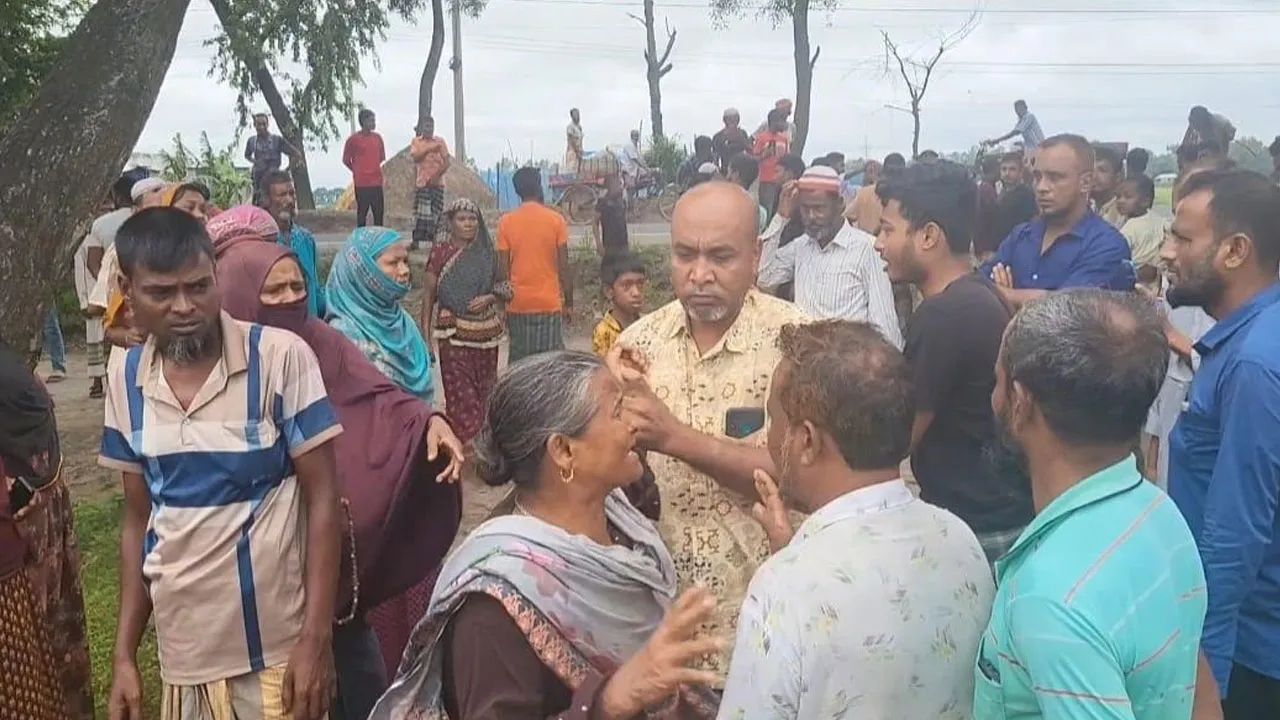 হাসপাতালে যাওয়ার পথে ট্রাকচাপায় প্রাণ গেল বাবা-ছেলের