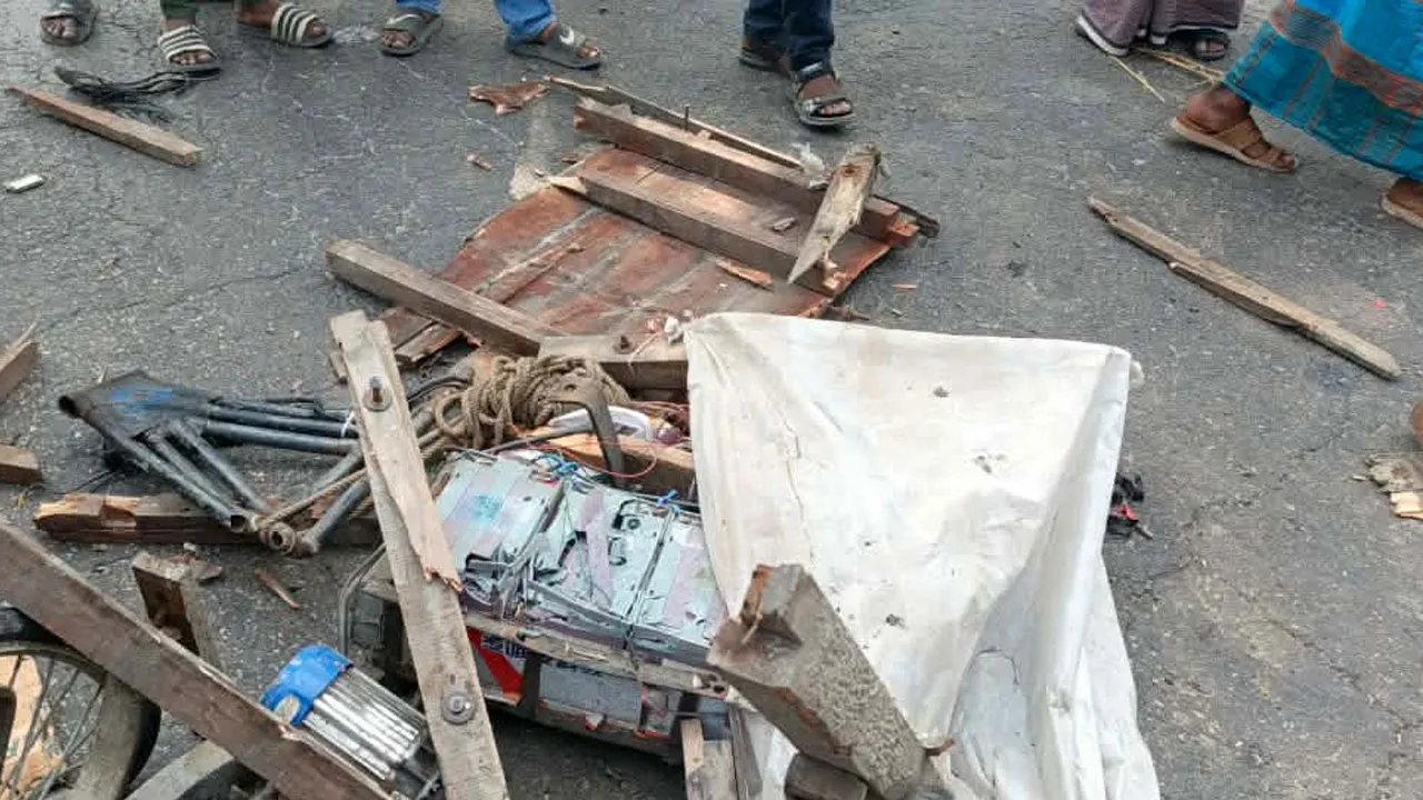 ঢাকা-বরিশাল মহাসড়কে কাভার্ডভ্যানের চাপায় নিহত ৩