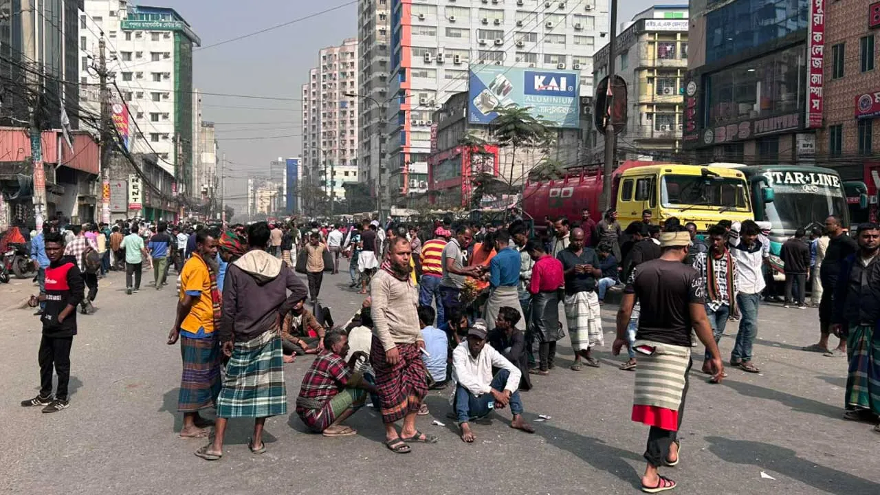 বাড্ডায় অটোচালকদের সড়ক অবরোধে ভোগান্তি