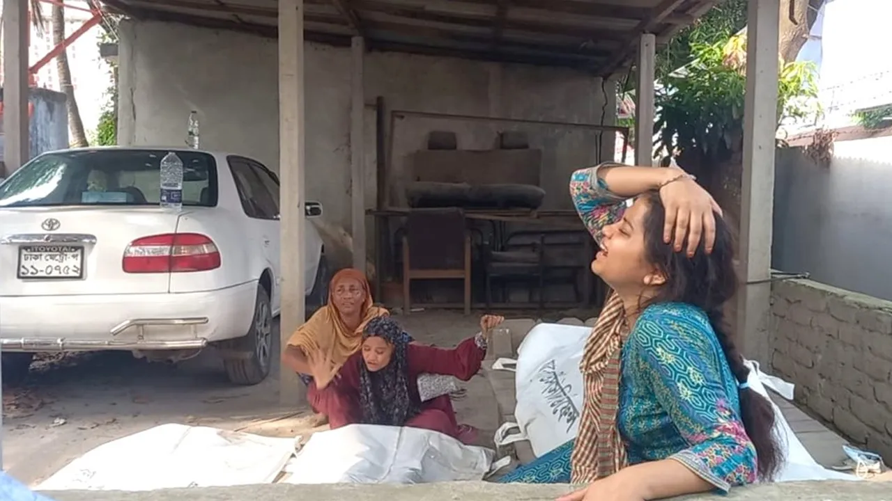 মুন্সীগঞ্জে সড়ক দুর্ঘটনায় একই পরিবারের নিহত ৩