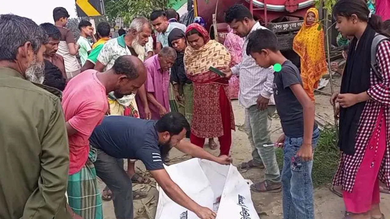 চায়ের দোকানে উঠে পড়ল লরি, নিহত ২