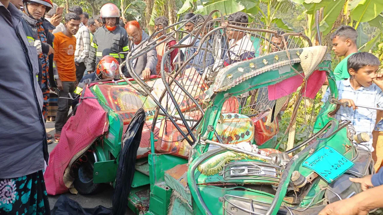 শেরপুরে বাসচাপায় ৫ জন নিহত