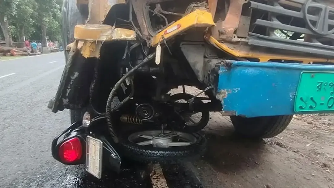 ট্রাকের নিচে চাপা মোটরসাইকেল, নিহত ৩