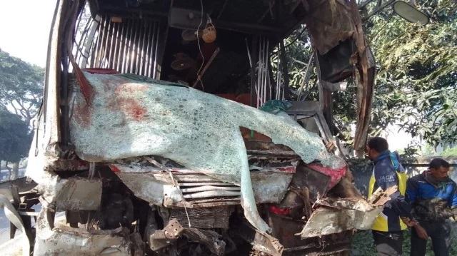4 killed in Tangail road crash