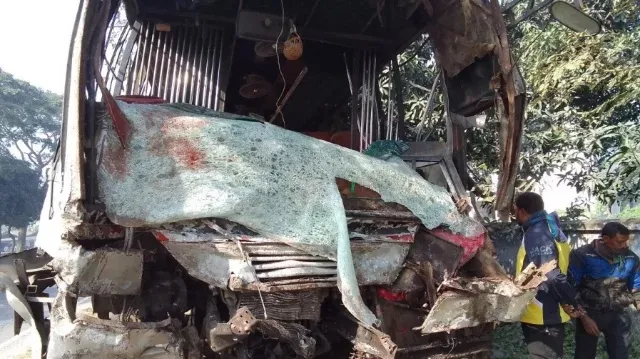 4 killed in Tangail road crash