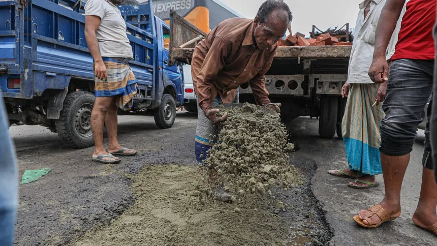51km of roads in Ctg city badly damaged by floods