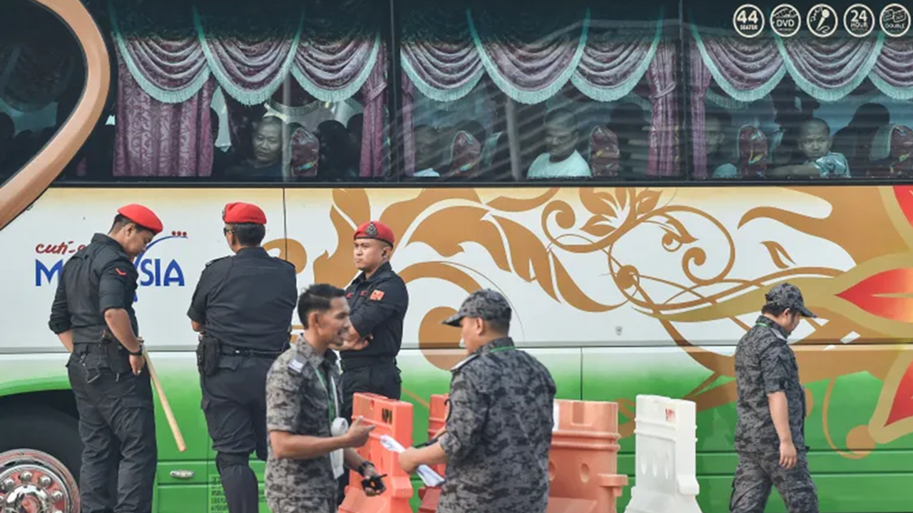 ১৫০০ রোহিঙ্গাকে মিয়ানমারে ফেরত পাঠালো মালয়েশিয়া