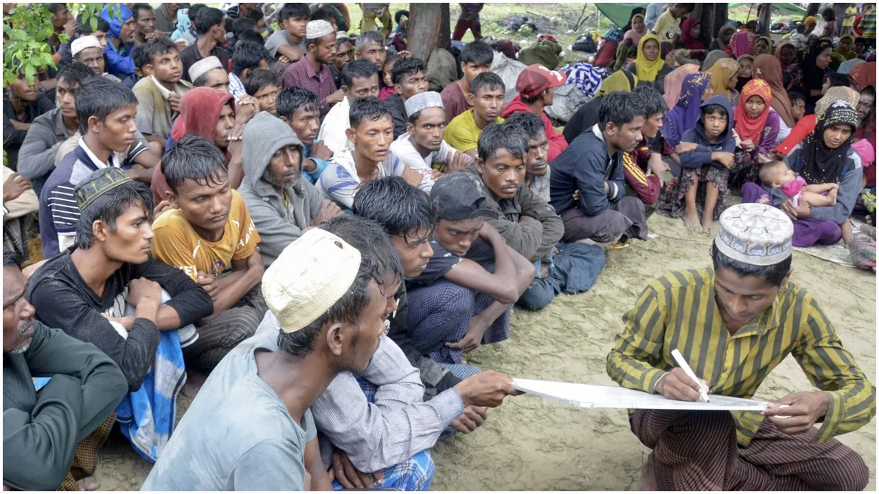 সাগরে ভাসতে ভাসতে ইন্দোনেশিয়ায় পৌঁছাল ২৬৪ রোহিঙ্গা