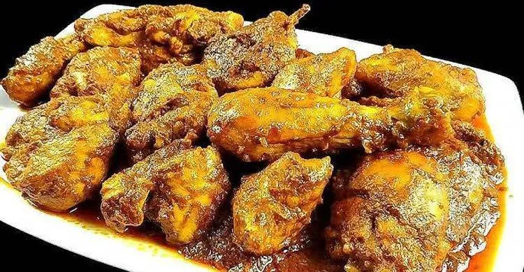 বৃষ্টির দিনে রাধুন চিকেন ঘি রোস্ট