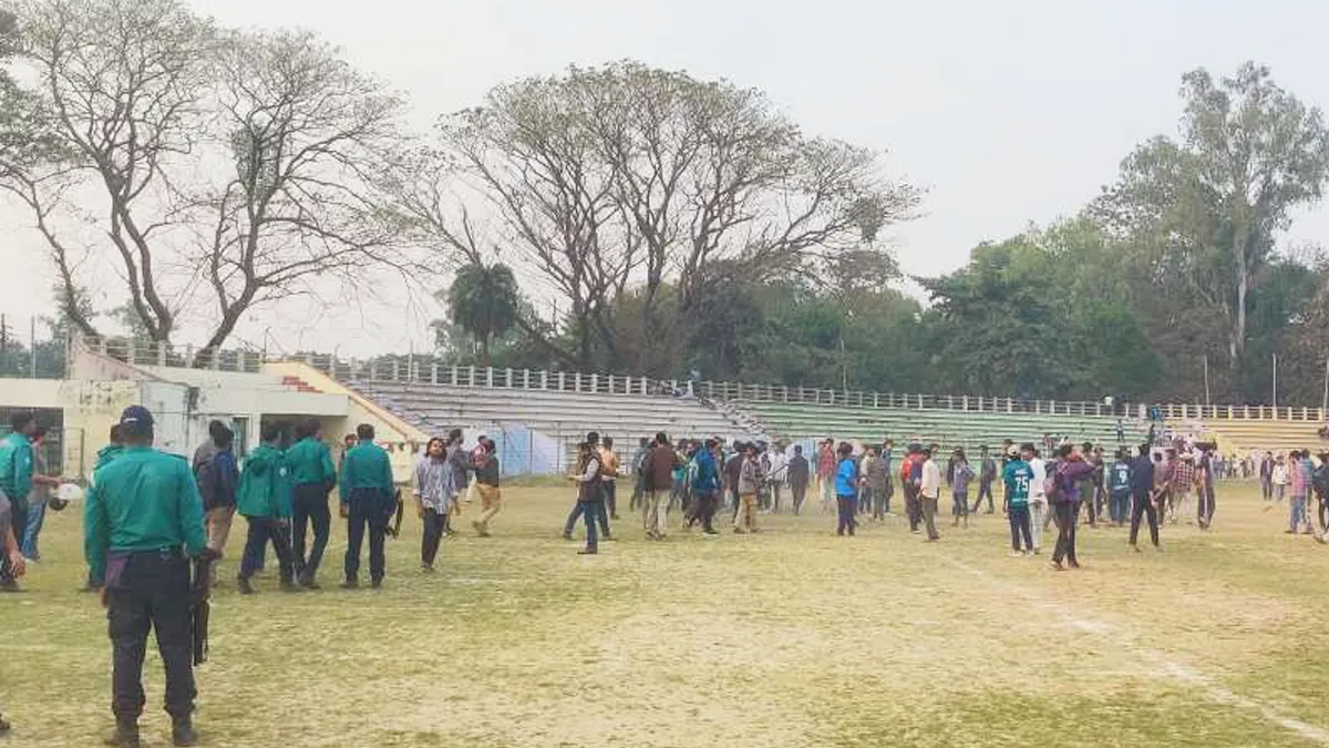 রাবি শিক্ষার্থীদের সংঘর্ষ, শিক্ষকসহ আহত ৫