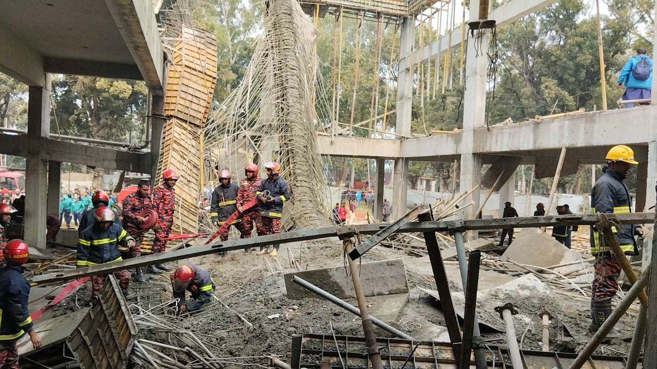 রাবির নির্মাণাধীন ভবনের ছাদ ধস