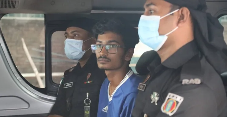 হিরোইজম দেখাতে শিক্ষককে স্ট্যাম্প দিয়ে পেটায় জিতু : র‌্যাব