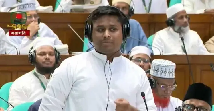 ভর্তিতে লটারির সমালোচনা হাসনাতের, বাতিলের আভাস শিক্ষামন্ত্রীর