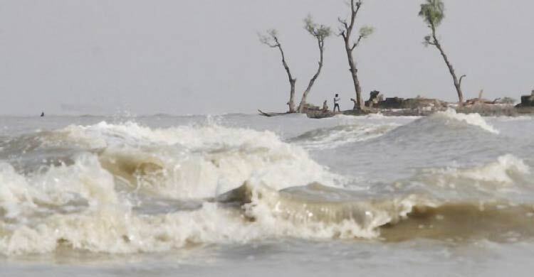 সাগরে লঘুচাপ, চার বন্দরে ৩ নম্বর সতর্ক সংকেত