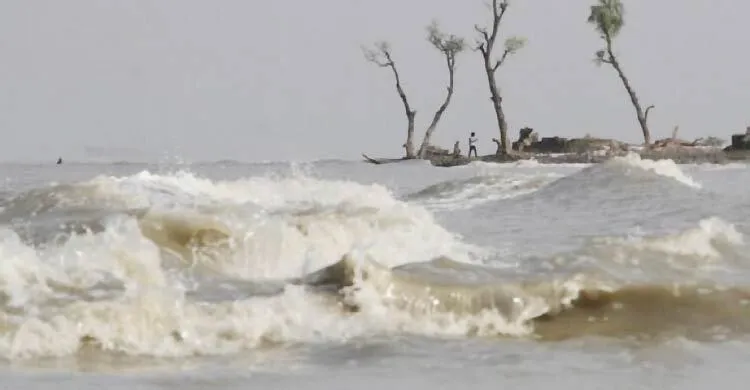 সাগরে লঘুচাপ, চার বন্দরে ৩ নম্বর সতর্ক সংকেত