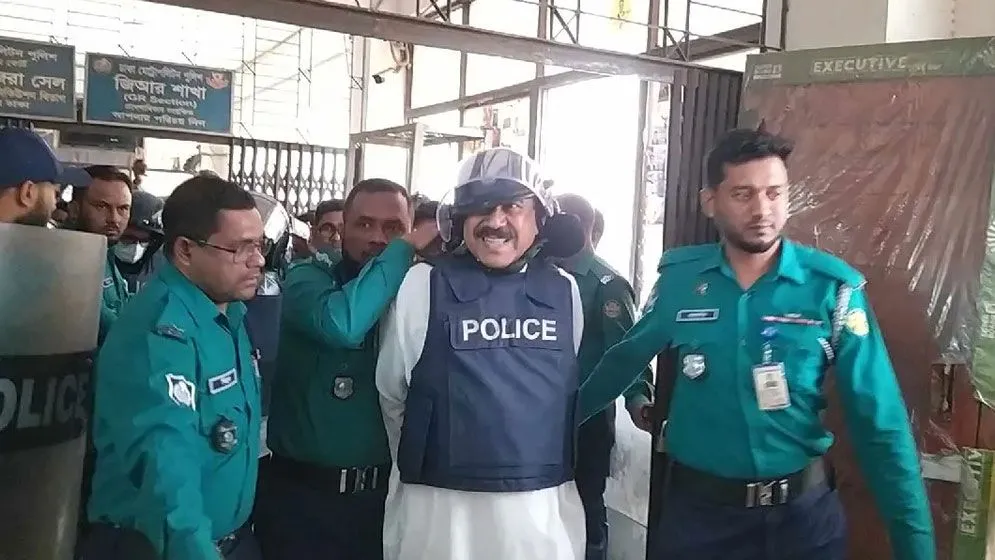 বাইরের থেকে ভিতরেই ভালো আছি : শাজাহান খান