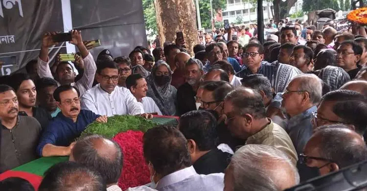 সাজেদা চৌধুরীর কফিনে গণমানুষের শ্রদ্ধা