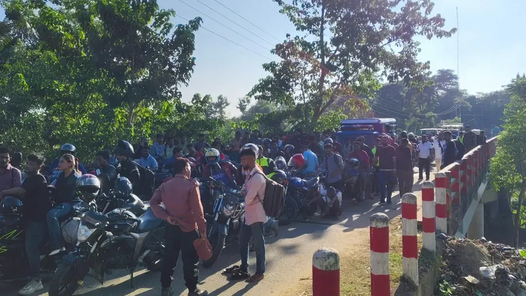 সাজেক সড়কের অবরোধ প্রত্যাহার, স্বাভাবিক হচ্ছে যান চলাচল