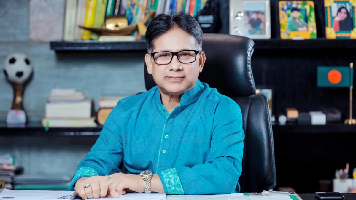 আসামি না হলেও বাড়ি হারাচ্ছেন সালাম মুর্শেদী