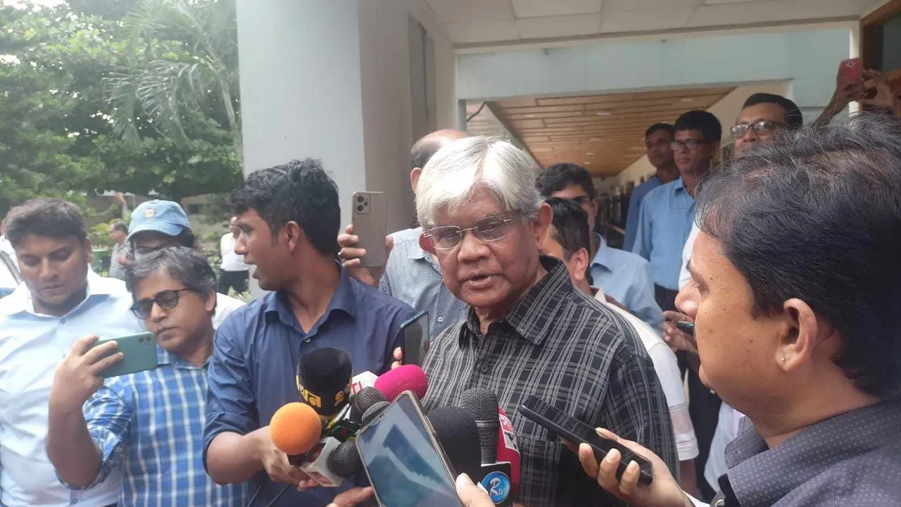 বাজারে চাঁদাবাজি করলে ডিসিদের ব্যবস্থা নিতে বলেছি  : অর্থ উপদেষ্টা