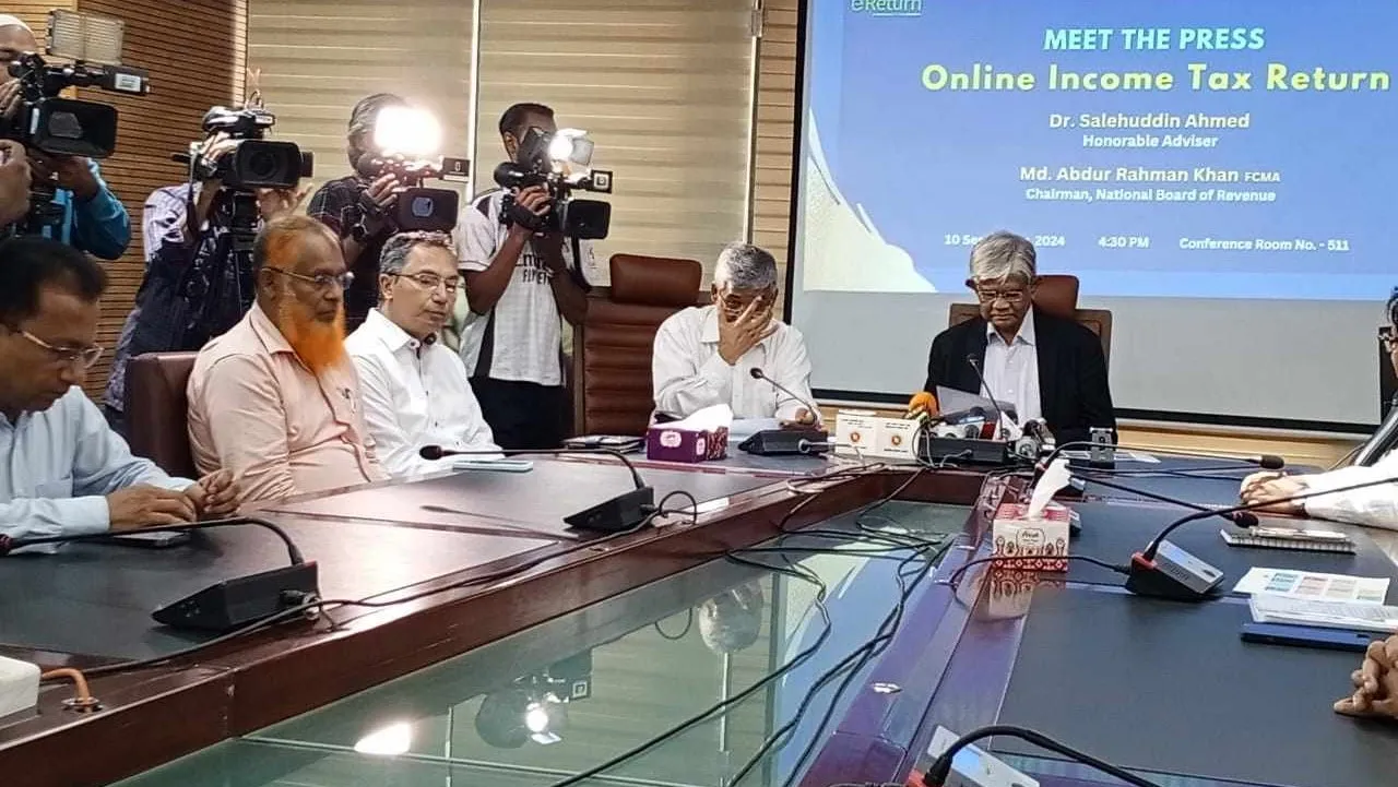 সক্ষমতা অনেকের আছে কিন্তু সবাই কর জালে আসে না