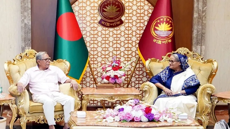 রাষ্ট্রপতির সঙ্গে দেখা করলেন প্রধানমন্ত্রী