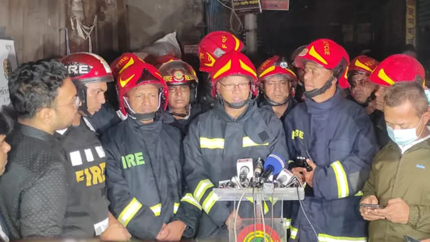 ২ ঘণ্টার চেষ্টায় রাজধানীর চকবাজারের আগুন নিয়ন্ত্রণে