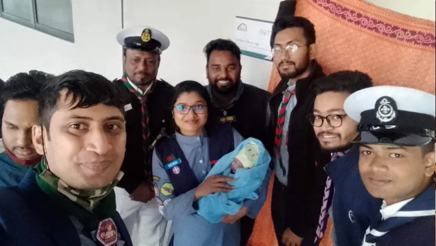 মেট্রোরেল স্টেশনে সন্তান প্রসব করলেন নারী