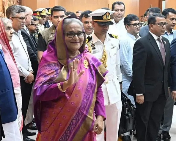 সুইজারল্যান্ডের পথে প্রধানমন্ত্রী