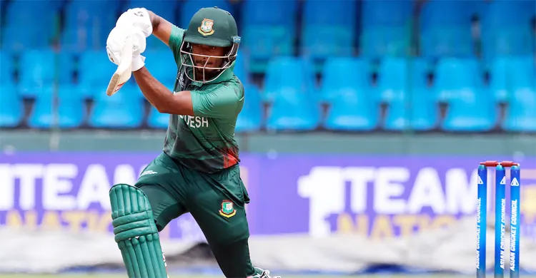 শুরুতেই সাজঘরে অভিষিক্ত তামিম