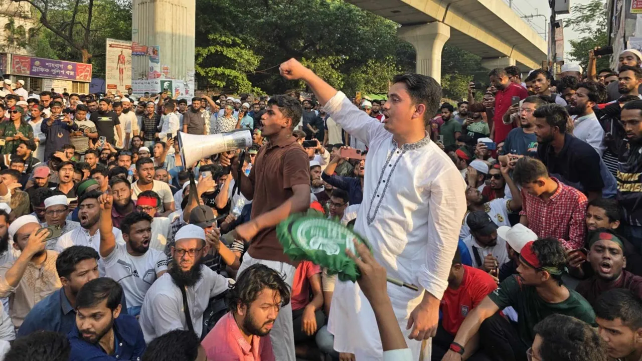 হাসনাতের ঘোষণার পর শাহবাগ অবরোধ