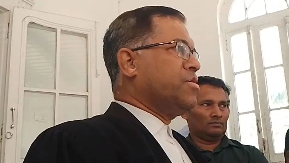 সেই ১৫ সেনা কর্মকর্তার পক্ষে লড়বেন না ব্যারিস্টার সারওয়ার