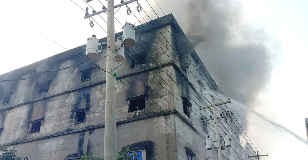 ধামরাইয়ে কীটনাশক কারখানায় আগুন