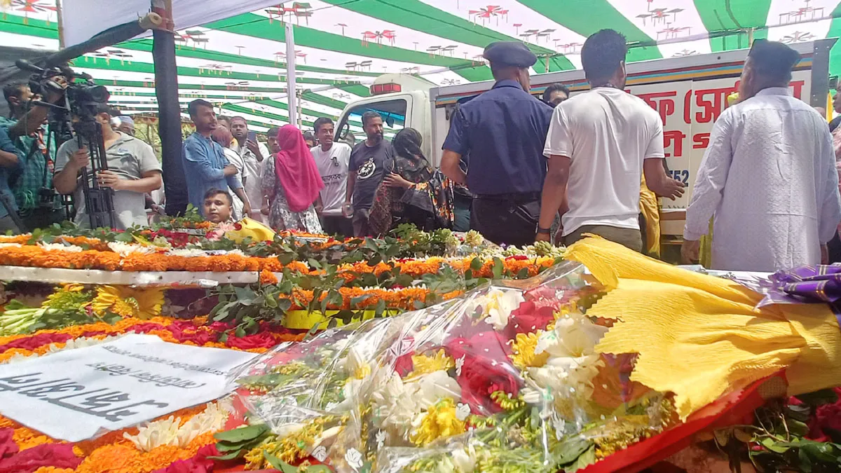 ডা. জাফরুল্লাহকে শ্রদ্ধা জানাতে গণস্বাস্থ্য কেন্দ্রে মানুষের ঢল