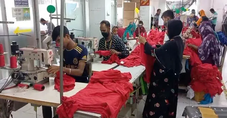 সরকারি ছুটির দিনেও সচল আশুলিয়া শিল্পাঞ্চল