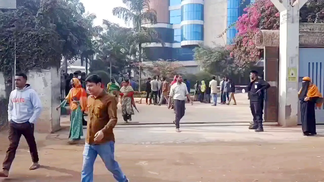 আশুলিয়ায় ২৫ কারখানায় সাধারণ ছুটি