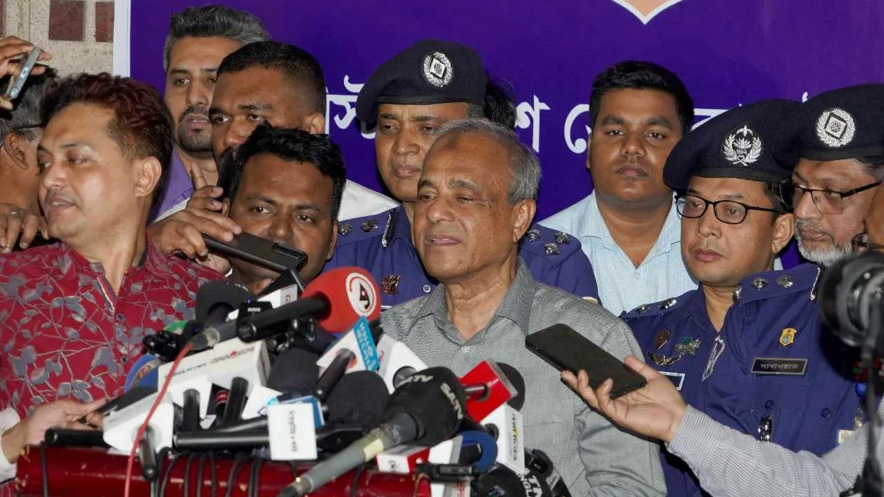 হাদির হত্যাকারী দেশে- বাইরে থাকতে পারে