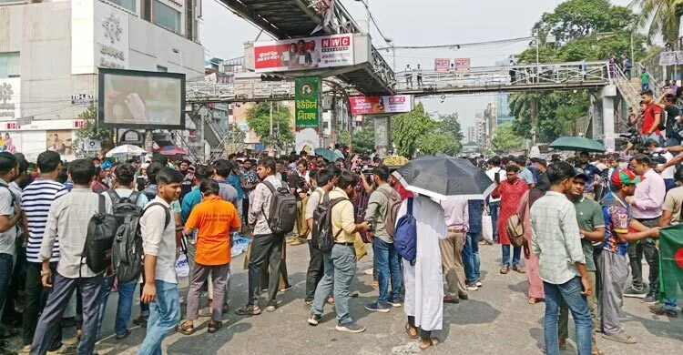 ৭ কলেজের শিক্ষার্থীদের ফের সায়েন্সল্যাব মোড় অবরোধ, যান চলাচল বন্ধ