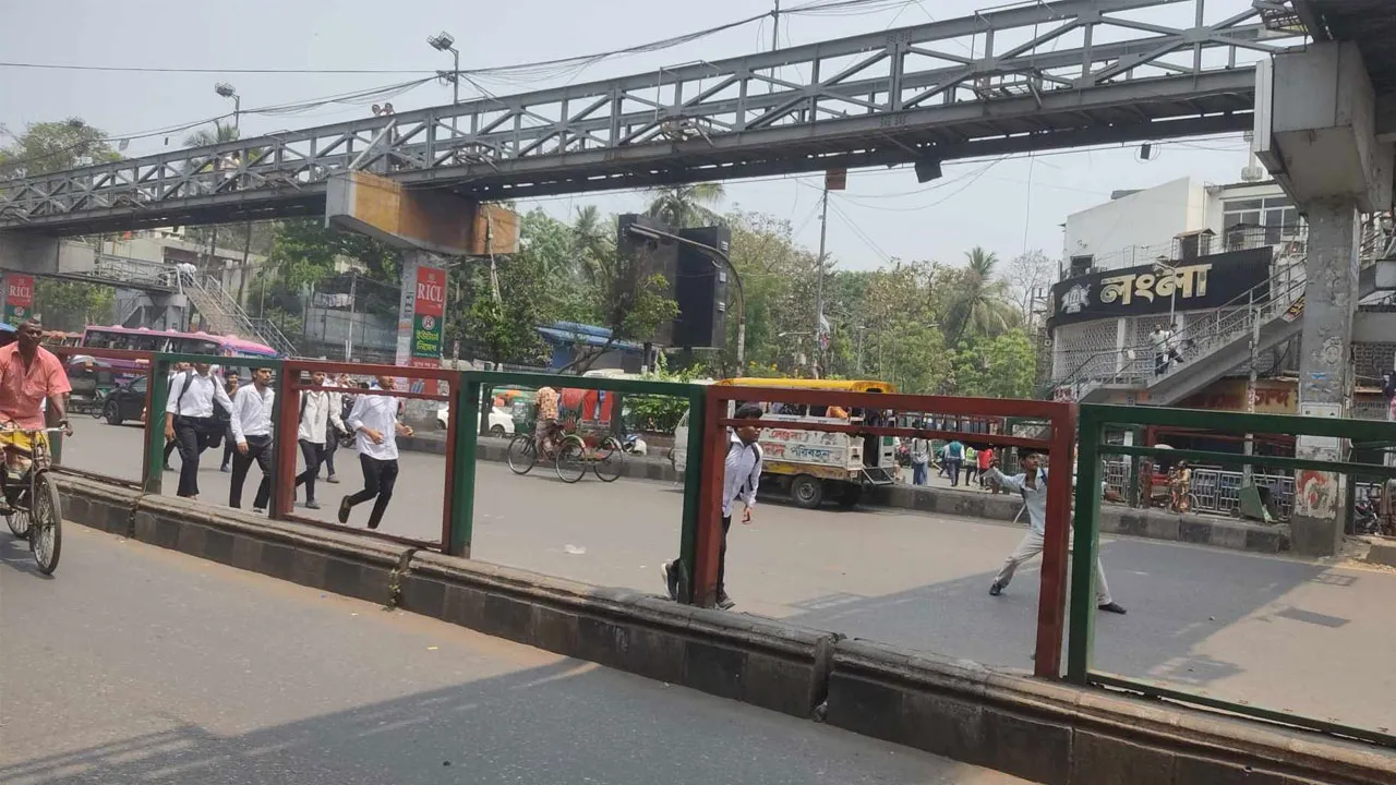 সিটি কলেজ-ঢাকা কলেজ শিক্ষার্থীদের মধ্যে ধাওয়া-পাল্টা ধাওয়া