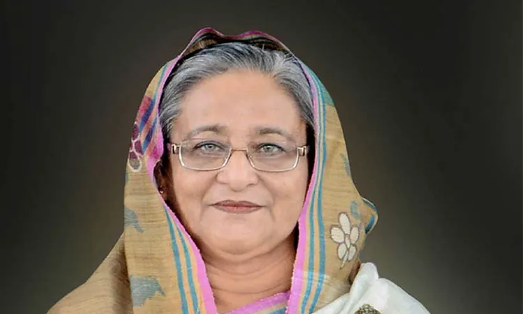 PM asks doctors to stay beside people with a vow to provide services