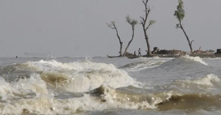 সমুদ্রবন্দরে ৩ নম্বর সতর্ক সংকেত, বাড়তে পারে বৃষ্টি