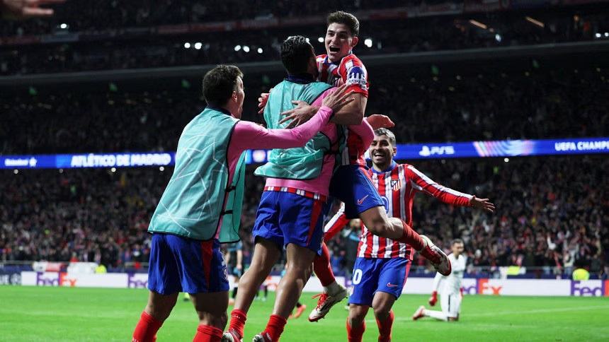 Alvarez sends Atletico past Leverkusen late as both sides see red