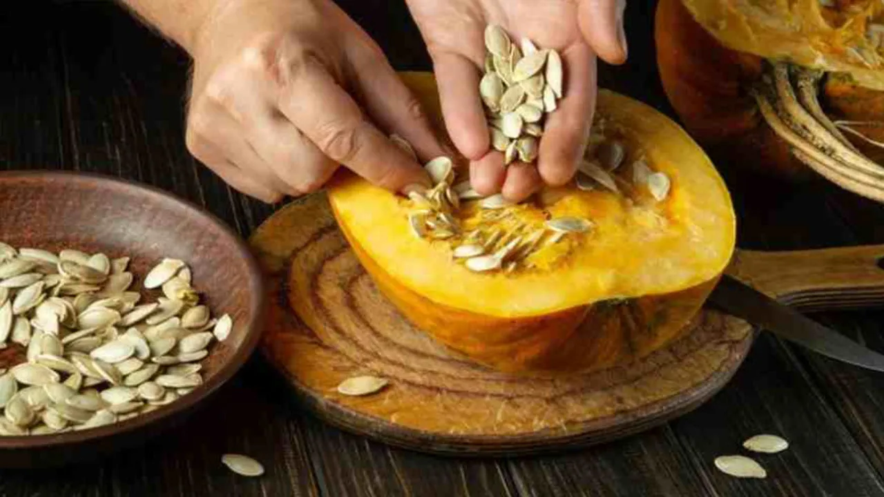 ত্বক ও চুলের জেল্লা ফেরাবে কুমড়ো বীজের তেল!